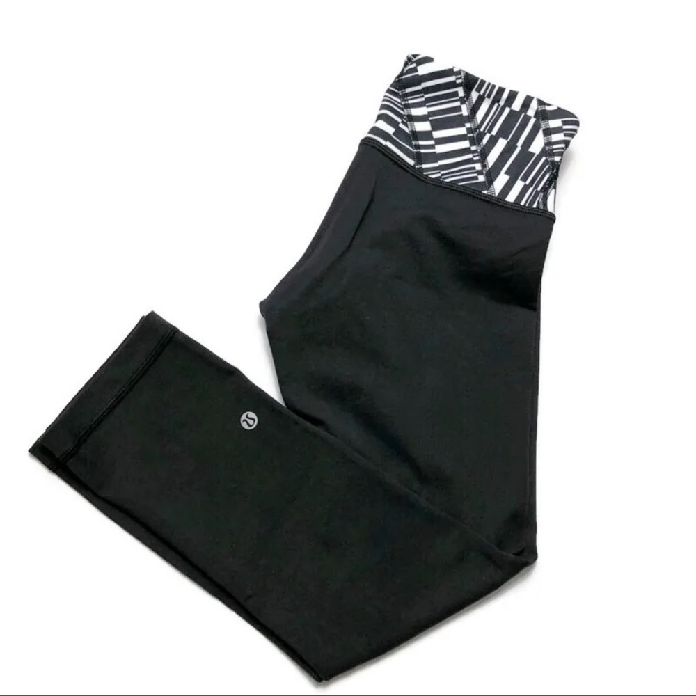 Lululemon Wunder Under Legged Black / Ying Yang Stripe White Black Size 4 EUC